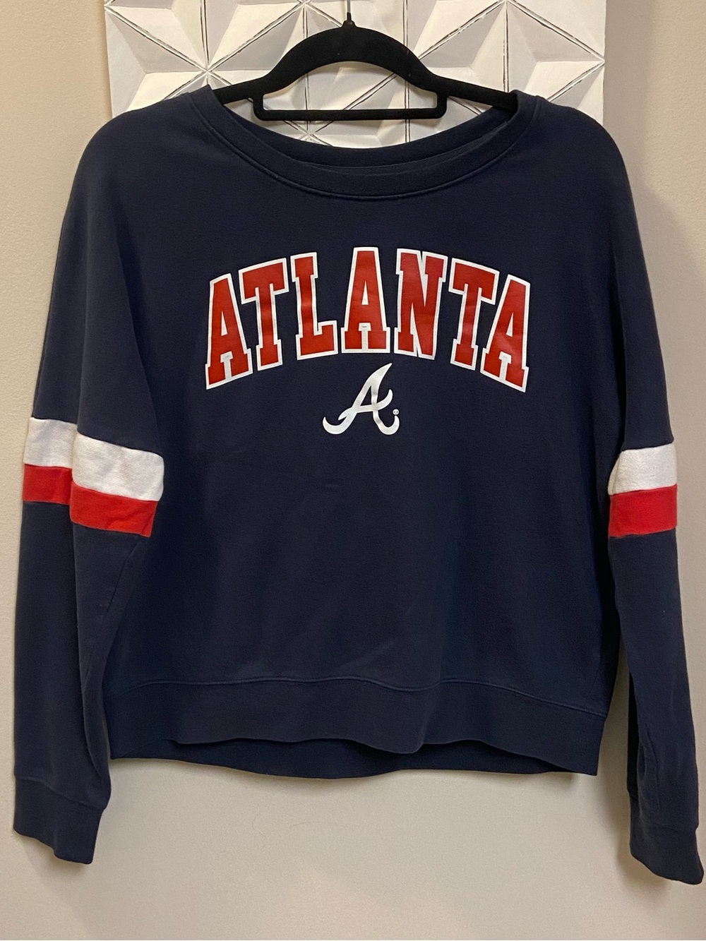 Atlanta Braves Women's Cropped Crew
